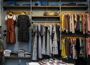 Contoh Barang yang Termasuk Kategori LarTas Ada Apa Saja?